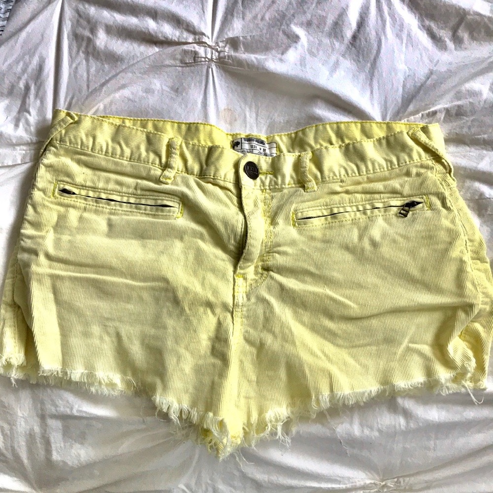 Women’s sz. 31 Free People yellow cut off shorts